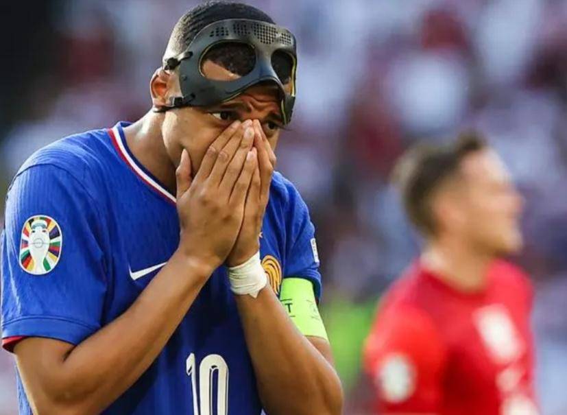 法国队后卫因伤退役，引发球迷哀悼