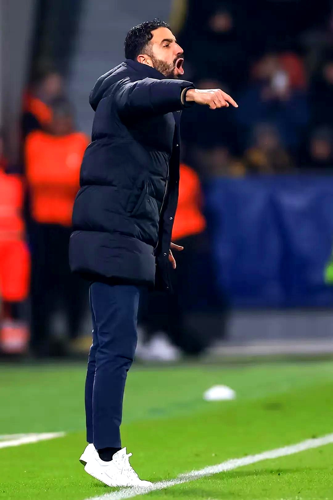 曼联客场逆转惊险，前景明朗