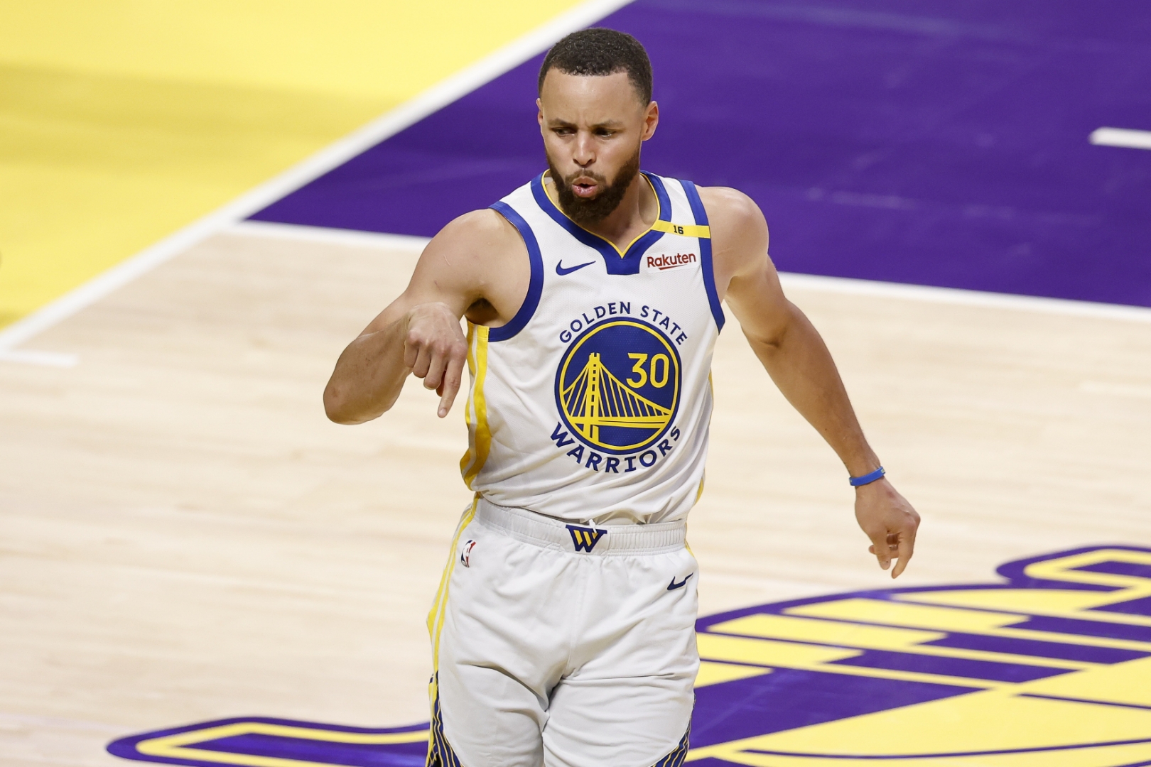 关于勇士主场大胜老鹰,库里砍下全场最高35分的信息 关于勇士主场大胜老鹰,库里砍下全场最高35分的信息