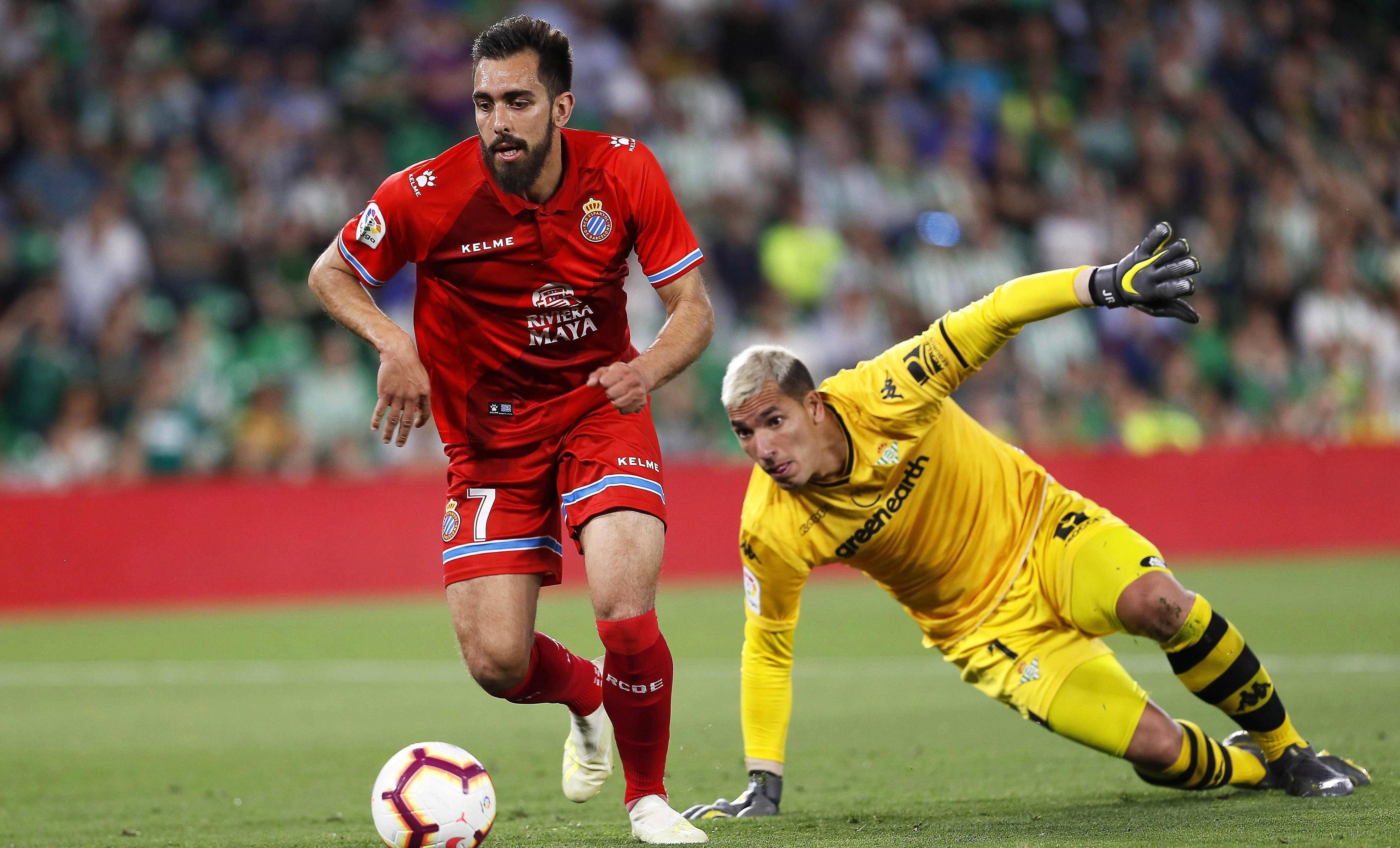 关于比利亚雷亚尔客场取胜，西甲积分榜状态回升的信息