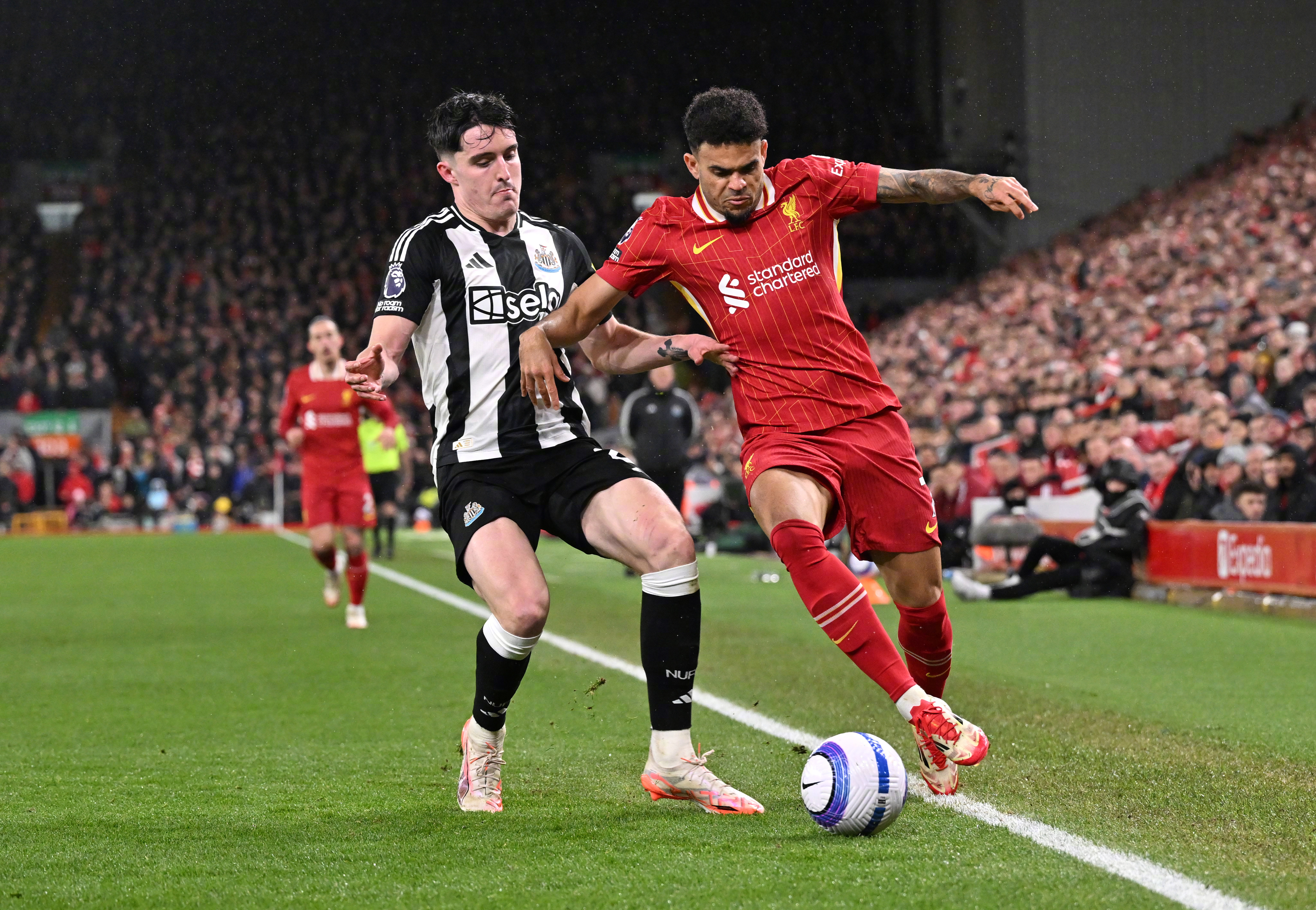 包含利物浦主场逆转击败切尔西，夺得关键胜利的词条