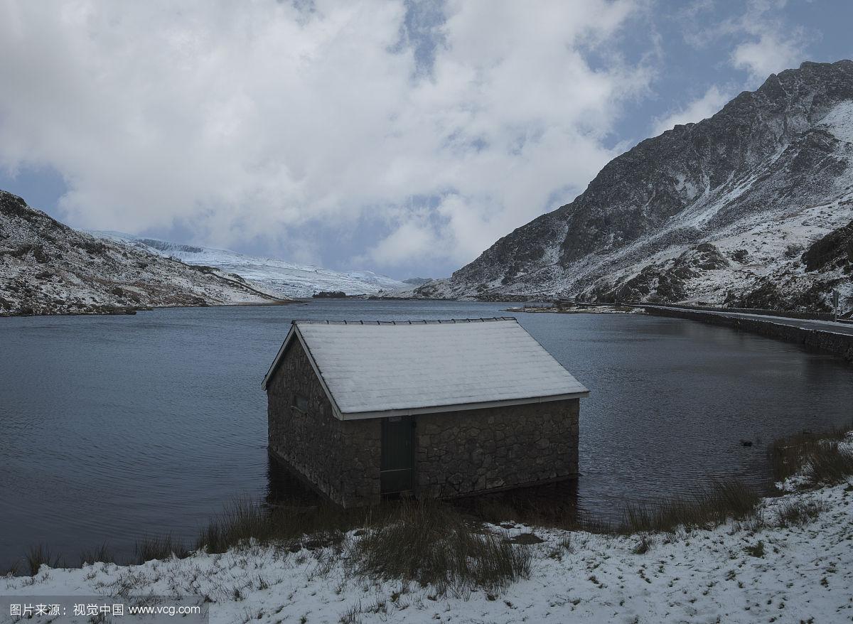 克林姆斯顿破门，帮助威尔士胜坦尼亚