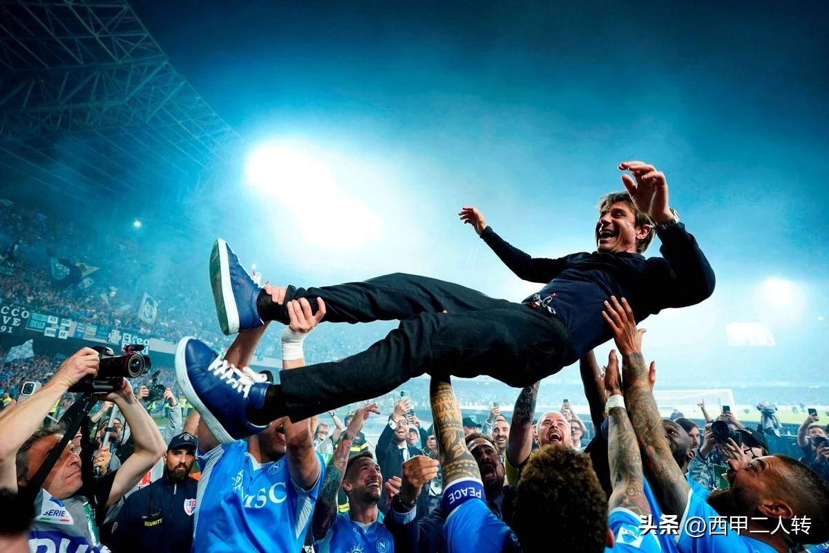 关于那不勒斯球迷开展声援活动，全力支持球队的信息