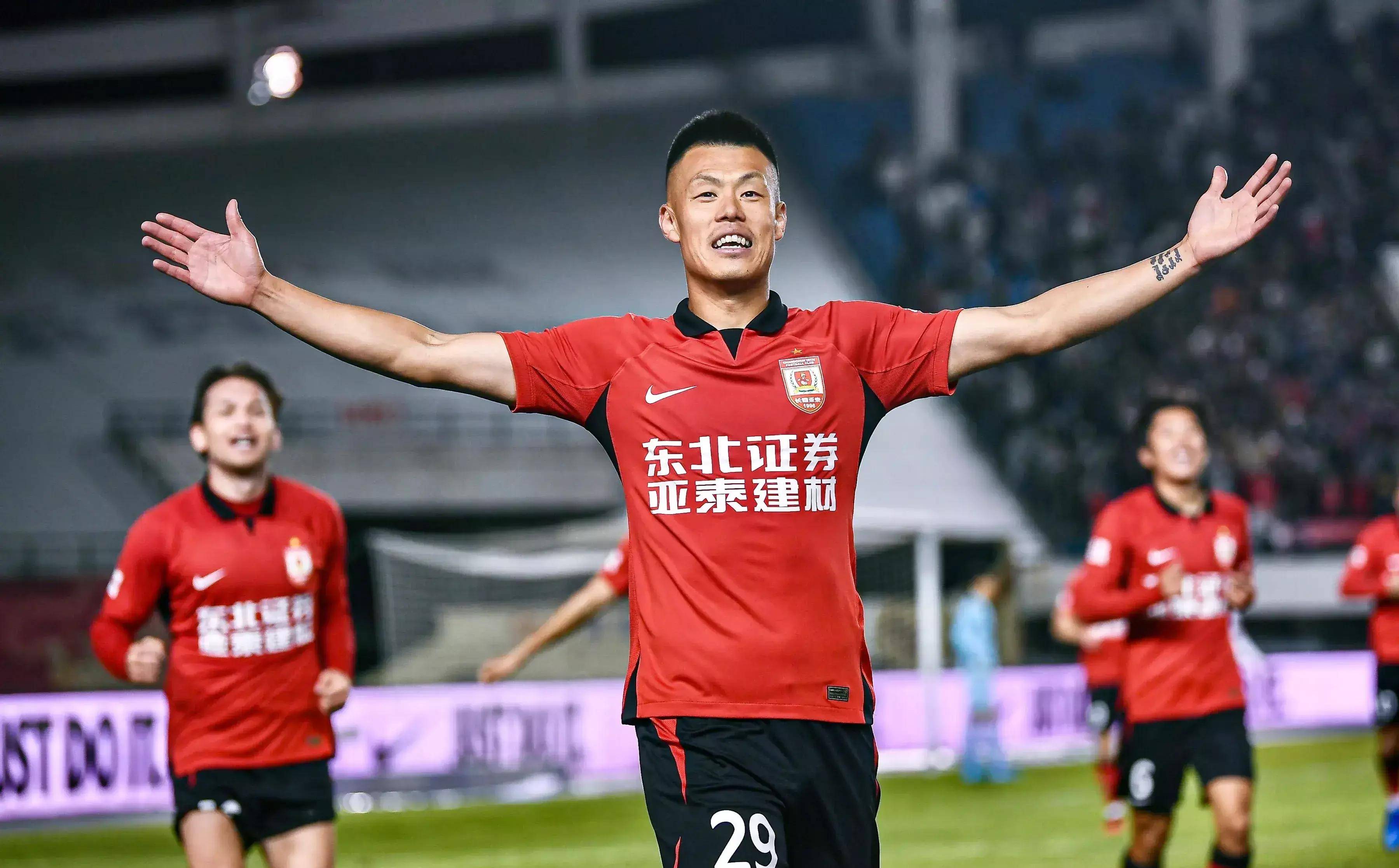 国安主场大胜亚泰，主场优势明显完胜对手的简单介绍